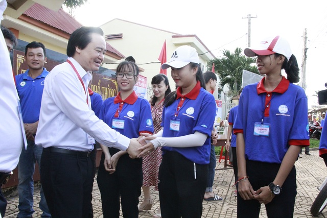 Những hình ảnh đẹp về tiếp sức mùa thi tại Đắk Lắk - 4 Những hình ảnh đẹp về tiếp sức mùa thi tại Đắk Lắk - 4