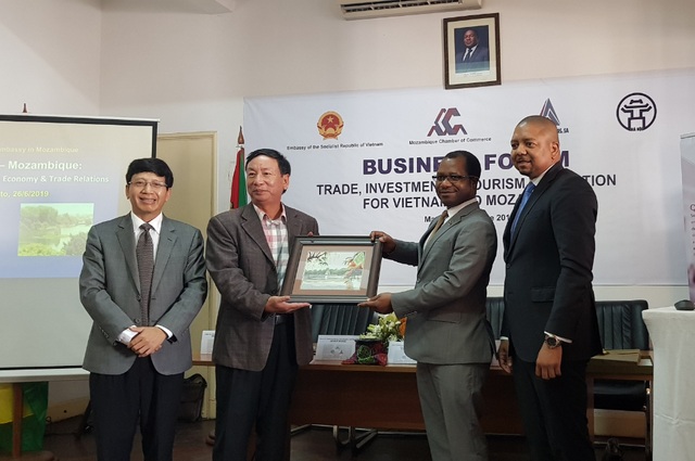 Việt Nam - Mozambique: Xúc tiến hợp tác đầu tư, thương mại và du lịch - 4 Việt Nam - Mozambique: Xúc tiến hợp tác đầu tư, thương mại và du lịch - 4