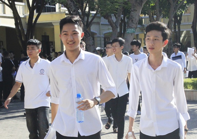 Nghệ An: 126 thí sinh bị điểm liệt, tỷ lệ đỗ tốt nghiệp thấp hơn năm ngoái - 1 Nghệ An: 126 thí sinh bị điểm liệt, tỷ lệ đỗ tốt nghiệp thấp hơn năm ngoái - 1