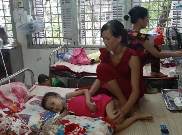 Xót thương bé 5 tuổi quằn quại chống chọi với những cơn đau do bệnh ung thư - 8 Xót thương bé 5 tuổi quằn quại chống chọi với những cơn đau do bệnh ung thư - 8