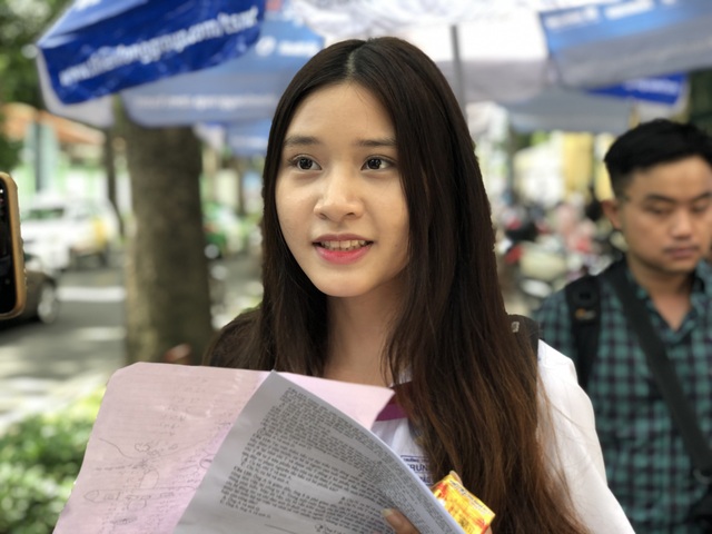 Nữ sinh thi THPT quốc gia hút mọi ánh nhìn với vẻ tươi tắn, trẻ trung - 5 Nữ sinh thi THPT quốc gia hút mọi ánh nhìn với vẻ tươi tắn, trẻ trung - 5