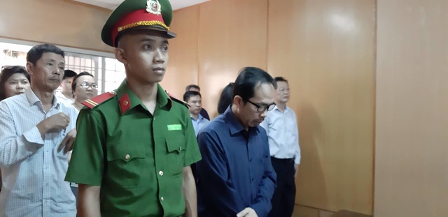 Cán bộ ngân hàng ở TPHCM chiếm đoạt hơn 230 tỉ đồng của khách VIP - 1 Cán bộ ngân hàng ở TPHCM chiếm đoạt hơn 230 tỉ đồng của khách VIP - 1