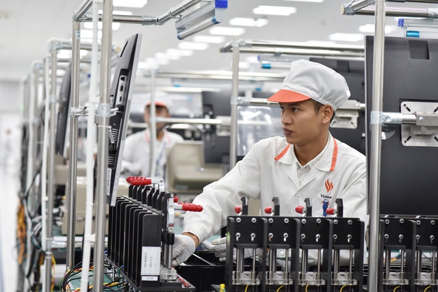VinSmart hợp tác với Fujitsu và Qualcomm phát triển điện thoại thông minh 5G - 1 VinSmart hợp tác với Fujitsu và Qualcomm phát triển điện thoại thông minh 5G - 1