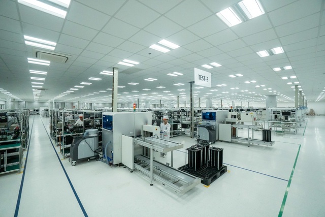 VinSmart hợp tác với Fujitsu và Qualcomm phát triển điện thoại thông minh 5G - 2 VinSmart hợp tác với Fujitsu và Qualcomm phát triển điện thoại thông minh 5G - 2