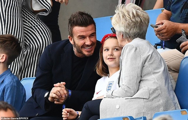 David Beckham đưa con gái nhỏ đi xem đá bóng - 2 David Beckham đưa con gái nhỏ đi xem đá bóng - 2
