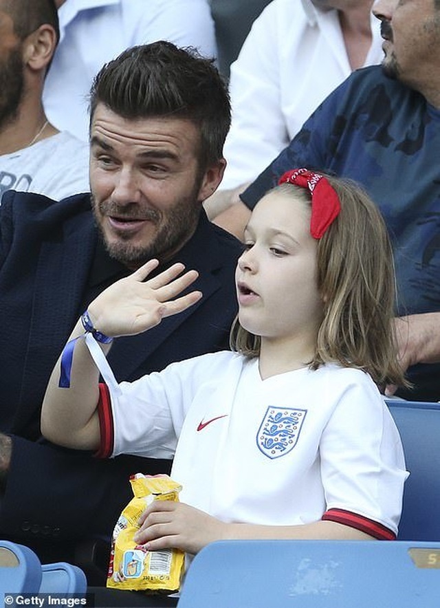 David Beckham đưa con gái nhỏ đi xem đá bóng - 1 David Beckham đưa con gái nhỏ đi xem đá bóng - 1