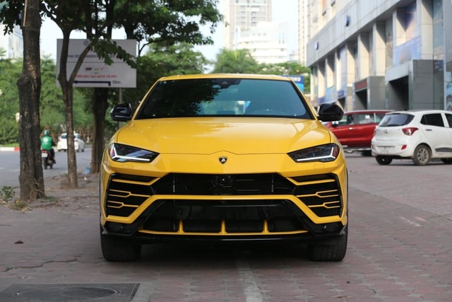 Lamborghini Urus 21 tỷ màu độc về tay đại gia Sài Gòn - 1