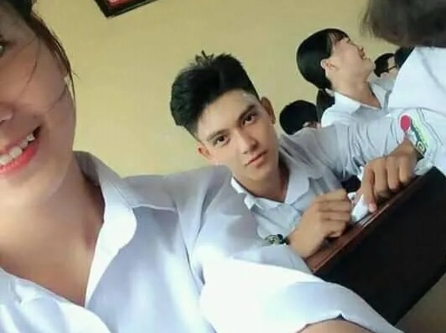 Ảnh nam sinh Nam Định tươi cười sau kỳ thi đốn tim phái nữ - 5 Ảnh nam sinh Nam Định tươi cười sau kỳ thi đốn tim phái nữ - 5