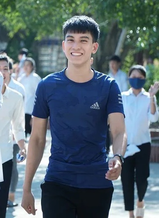 Ảnh nam sinh Nam Định tươi cười sau kỳ thi đốn tim phái nữ - 3 Ảnh nam sinh Nam Định tươi cười sau kỳ thi đốn tim phái nữ - 3