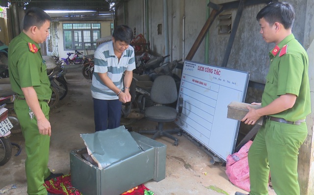 Cặp vợ chồng đột nhập nhà dân phá két sắt cuỗm hàng trăm triệu đồng - 1 Cặp vợ chồng đột nhập nhà dân phá két sắt cuỗm hàng trăm triệu đồng - 1