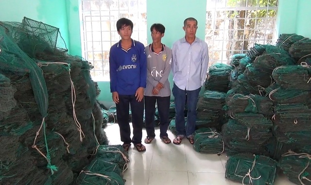 Khởi tố nhóm ngư phủ… trộm dụng cụ đánh bắt cá của ngư dân - 1 Khởi tố nhóm ngư phủ… trộm dụng cụ đánh bắt cá của ngư dân - 1