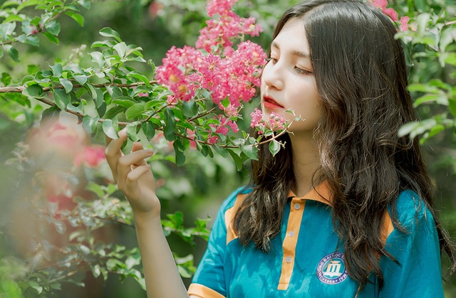 Hot girl trường Thương mại gia cảnh thuần nông chăm kiếm tiền để tự vươn lên - 2 Hot girl trường Thương mại gia cảnh thuần nông chăm kiếm tiền để tự vươn lên - 2