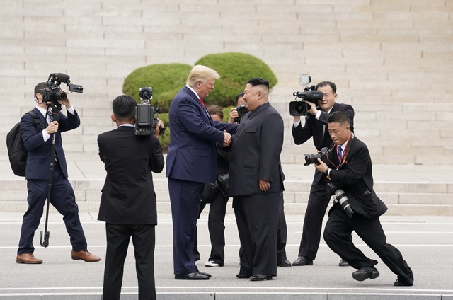 Bước chân lịch sử của Tổng thống Trump trên lãnh thổ Triều Tiên - Ảnh minh hoạ 6