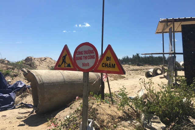 Người dân phản đối dự án du lịch bịt lối ra biển Người dân phản đối dự án du lịch bịt lối ra biển