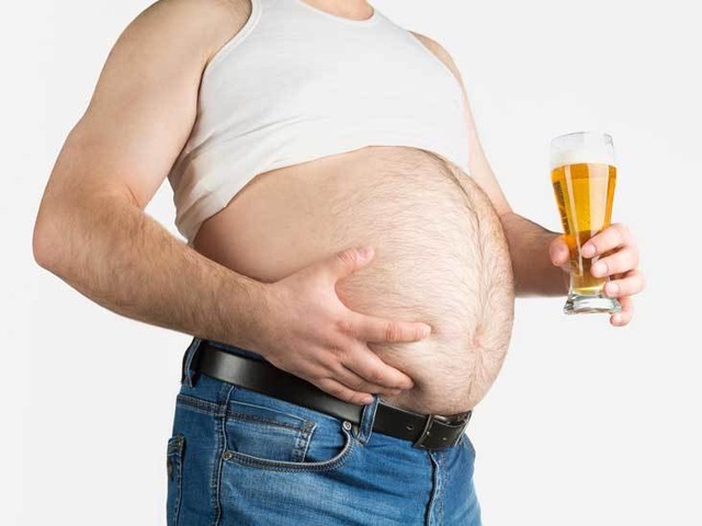 Vì sao gần như chỉ nam giới mới sở hữu “bụng bia”? - 1