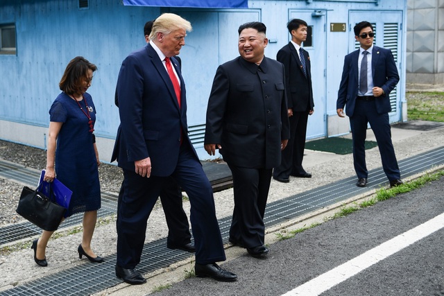 Bước chân lịch sử của Tổng thống Trump trên lãnh thổ Triều Tiên - Ảnh minh hoạ 9
