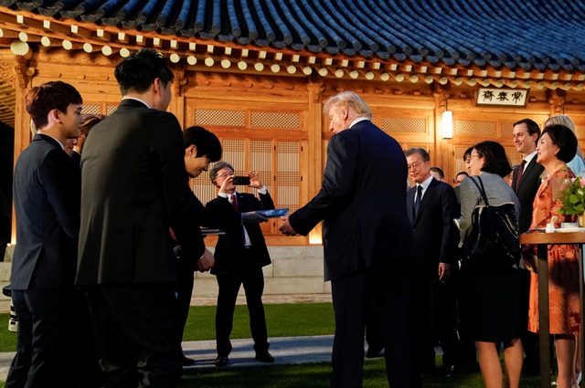 Ái nữ nhà Trump phấn khích khi gặp nhóm nhạc thần tượng Hàn Quốc - 6