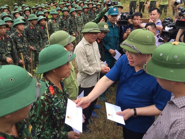 Vì sao không huy động trực thăng dập đám cháy rừng kinh hoàng tại Hà Tĩnh? - 6 Vì sao không huy động trực thăng dập đám cháy rừng kinh hoàng tại Hà Tĩnh? - 6