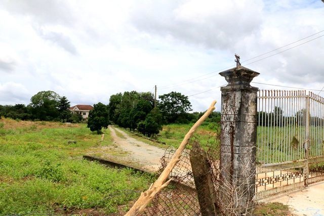 Truy tố nguyên Bí thư thị xã Bến Cát trong vụ bán đất vàng giá bèo - 1 Truy tố nguyên Bí thư thị xã Bến Cát trong vụ bán đất vàng giá bèo - 1