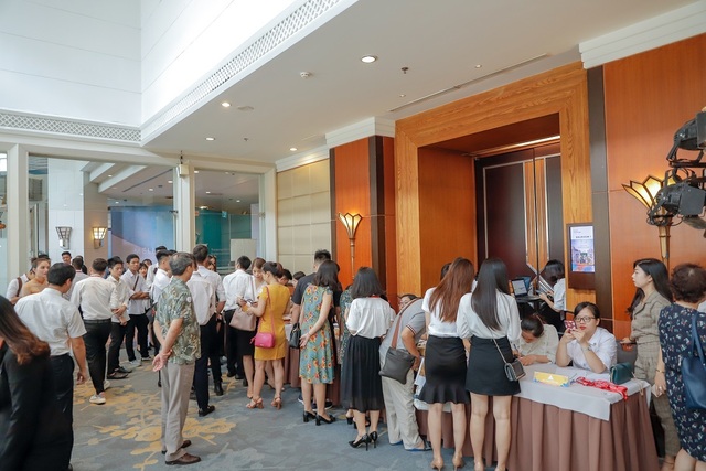 Hàng trăm nhà đầu tư Hà Nội “đón sóng” BĐS Hạ Long với Shophouse Europe - 4 Hàng trăm nhà đầu tư Hà Nội “đón sóng” BĐS Hạ Long với Shophouse Europe - 4