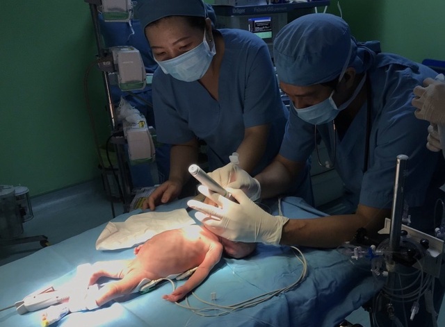 Trái tim lớn hơn ngón tay cái hồi sinh sau 2 lần phẫu thuật - 1 Trái tim lớn hơn ngón tay cái hồi sinh sau 2 lần phẫu thuật - 1