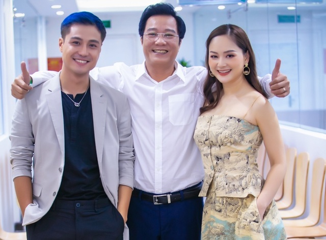 Bất chấp “tiểu tam” phá quấy, vợ chồng “Nàng dâu order” tình tứ từ màn ảnh đến đời thực - 7 Bất chấp “tiểu tam” phá quấy, vợ chồng “Nàng dâu order” tình tứ từ màn ảnh đến đời thực - 7