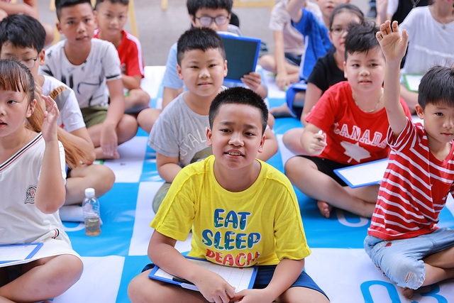 Kỷ niệm tuổi thơ con là những ngày hè rực nắng Hồ Gươm - 4 Kỷ niệm tuổi thơ con là những ngày hè rực nắng Hồ Gươm - 4