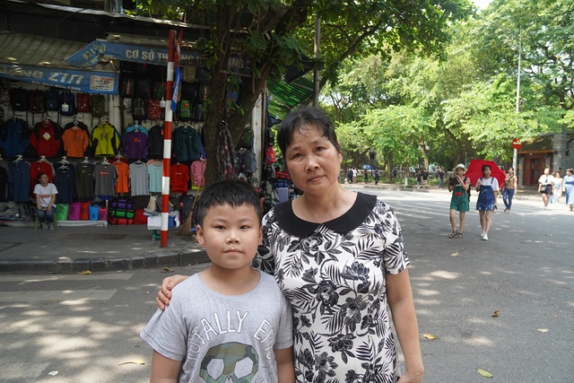 Kỷ niệm tuổi thơ con là những ngày hè rực nắng Hồ Gươm - 5 Kỷ niệm tuổi thơ con là những ngày hè rực nắng Hồ Gươm - 5