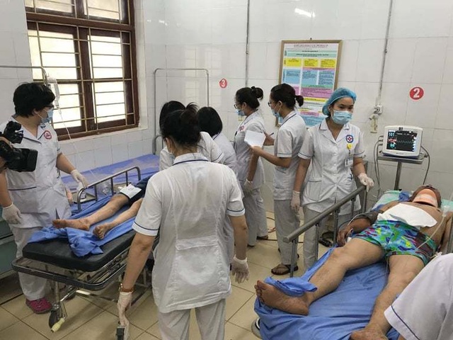 Vụ xe khách rơi xuống vực: 7 ê kíp tham gia cứu nạn, thêm một nạn nhân tử vong - 4 Vụ xe khách rơi xuống vực: 7 ê kíp tham gia cứu nạn, thêm một nạn nhân tử vong - 4