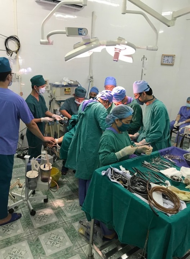 Vụ xe khách rơi xuống vực: 7 ê kíp tham gia cứu nạn, thêm một nạn nhân tử vong - 3 Vụ xe khách rơi xuống vực: 7 ê kíp tham gia cứu nạn, thêm một nạn nhân tử vong - 3