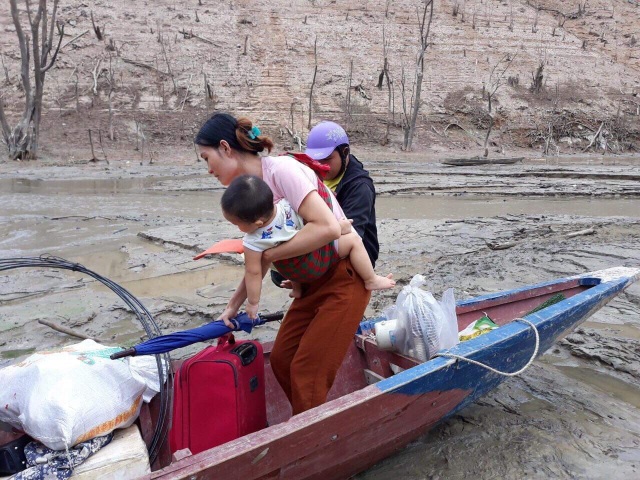 Hồ thủy điện lớn bậc nhất Bắc Miền Trung cạn trơ đáy, hoang tàn như vùng đất chết - 6