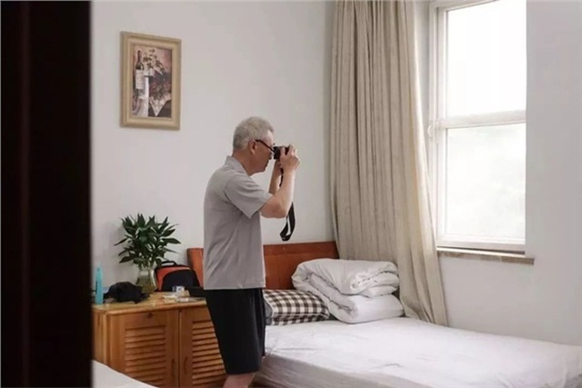 Hội bạn thân lớn tuổi tự thuê biệt thự để sống cùng nhau đến cuối đời! - 6 Hội bạn thân lớn tuổi tự thuê biệt thự để sống cùng nhau đến cuối đời! - 6