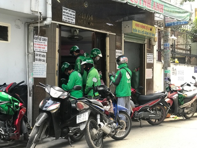 Khi bánh tráng trộn, bún nem nướng… lề đường “rủ nhau” lên ứng dụng - 1 Khi bánh tráng trộn, bún nem nướng… lề đường “rủ nhau” lên ứng dụng - 1