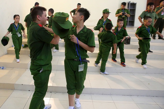 Công an Hà Nội dạy trẻ em ứng phó tình huống bắt cóc, xâm hại - 12 Công an Hà Nội dạy trẻ em ứng phó tình huống bắt cóc, xâm hại - 12