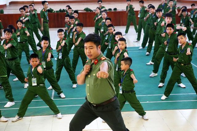 Công an Hà Nội dạy trẻ em ứng phó tình huống bắt cóc, xâm hại - 5 Công an Hà Nội dạy trẻ em ứng phó tình huống bắt cóc, xâm hại - 5