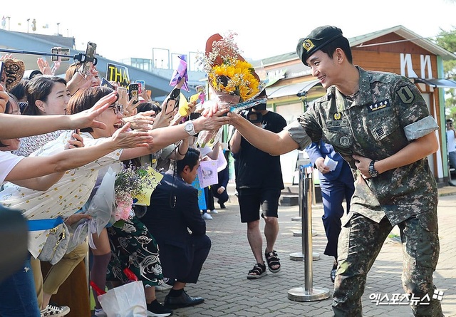 Tài tử “Vì sao đưa anh đến” Kim Soo Hyun hé lộ kế hoạch sau xuất ngũ - 14 Tài tử “Vì sao đưa anh đến” Kim Soo Hyun hé lộ kế hoạch sau xuất ngũ - 14