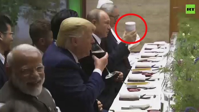 “Giải mã” chiếc cốc đặc biệt đi cùng ông Putin tới G20 - 1 “Giải mã” chiếc cốc đặc biệt đi cùng ông Putin tới G20 - 1