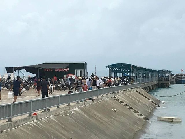 Bão số 2: Cô Tô mất điện, Bạch Long Vỹ đã có gió mạnh, nhiều nơi cấm biển - 1 Bão số 2: Cô Tô mất điện, Bạch Long Vỹ đã có gió mạnh, nhiều nơi cấm biển - 1