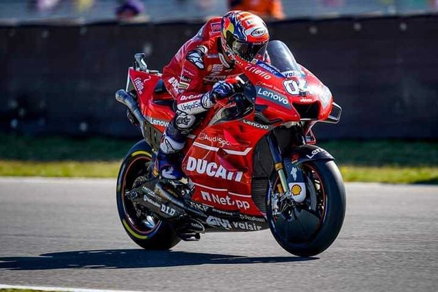 Chặng 8 MotoGP 2019: Vinales đánh bại Marquez để có chiến  thắng chặng đầu tiên - 6