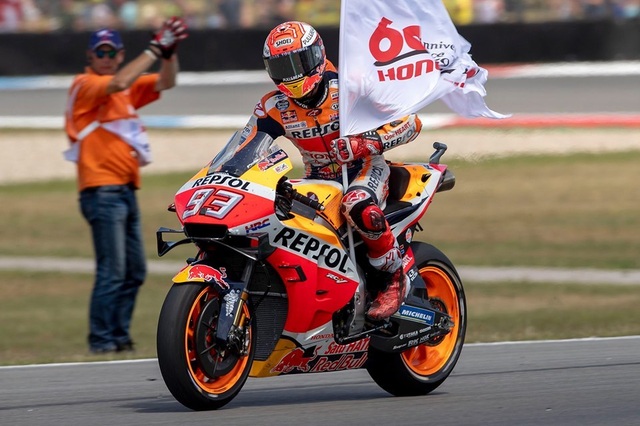 Chặng 8 MotoGP 2019: Vinales đánh bại Marquez để có chiến thắng chặng đầu tiên - 7