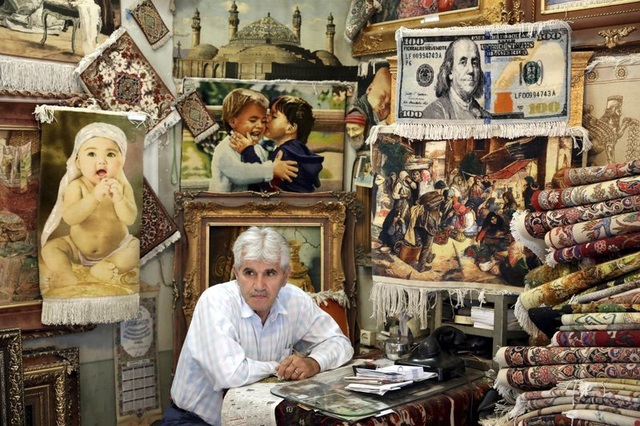 Người Iran vật lộn mưu sinh giữa “vòng vây” trừng phạt và quân sự của Mỹ