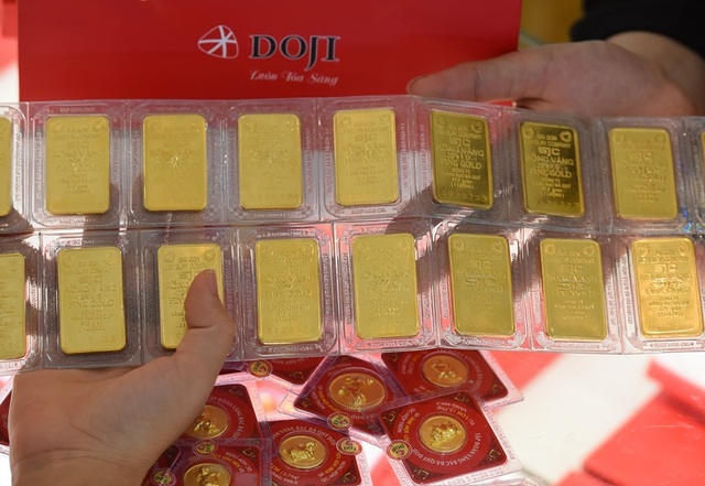 Giá vàng tăng sốc 1 triệu đồng mỗi lượng - 1 Giá vàng tăng sốc 1 triệu đồng mỗi lượng - 1