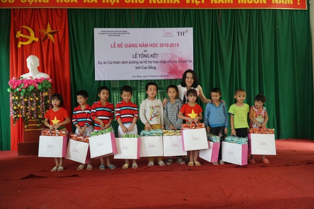 Mang sữa học đường đến với trẻ khuyết tật tại Cao Bằng - 3 Mang sữa học đường đến với trẻ khuyết tật tại Cao Bằng - 3