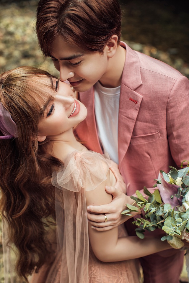 Ca sĩ Thu Thủy tung ảnh cưới, tiết lộ sẽ tái hôn vào tháng 7 - 9 Ca sĩ Thu Thủy tung ảnh cưới, tiết lộ sẽ tái hôn vào tháng 7 - 9
