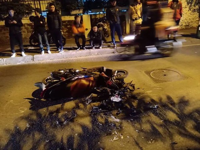 Hà Nội: Truy tìm tài xế xe CX5 đâm trọng thương cô gái rồi bỏ chạy - 1 Hà Nội: Truy tìm tài xế xe CX5 đâm trọng thương cô gái rồi bỏ chạy - 1