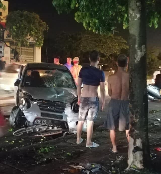 Gây tai nạn liên hoàn khiến 7 người bị thương, tài xế vẫn nói “không sao đâu” - 1 Gây tai nạn liên hoàn khiến 7 người bị thương, tài xế vẫn nói “không sao đâu” - 1