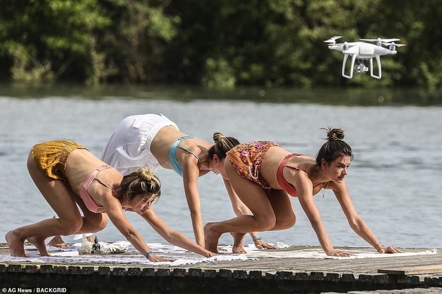 Cựu thiên thần nội y khoe dáng hoàn hảo khi tập yoga trên biển - 7 Cựu thiên thần nội y khoe dáng hoàn hảo khi tập yoga trên biển - 7