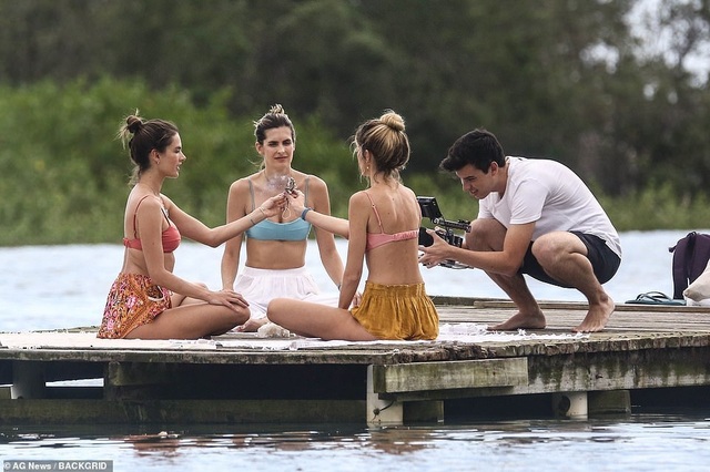 Cựu thiên thần nội y khoe dáng hoàn hảo khi tập yoga trên biển - 2 Cựu thiên thần nội y khoe dáng hoàn hảo khi tập yoga trên biển - 2