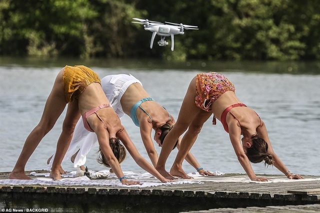 Cựu thiên thần nội y khoe dáng hoàn hảo khi tập yoga trên biển - 11 Cựu thiên thần nội y khoe dáng hoàn hảo khi tập yoga trên biển - 11