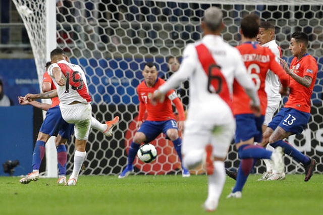 Thắng sốc Chile 3 bàn, Peru gặp Brazil ở chung kết Copa Americia - 4 Thắng sốc Chile 3 bàn, Peru gặp Brazil ở chung kết Copa Americia - 4